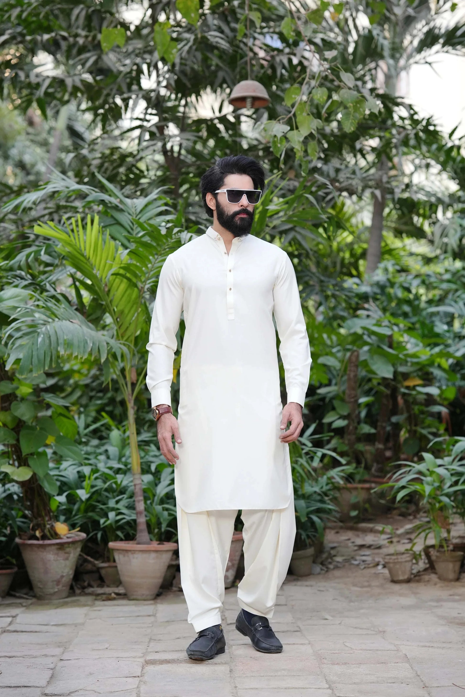 Luxurious Off-White Classic Kameez Shalwar-Cover-Wear Manzar