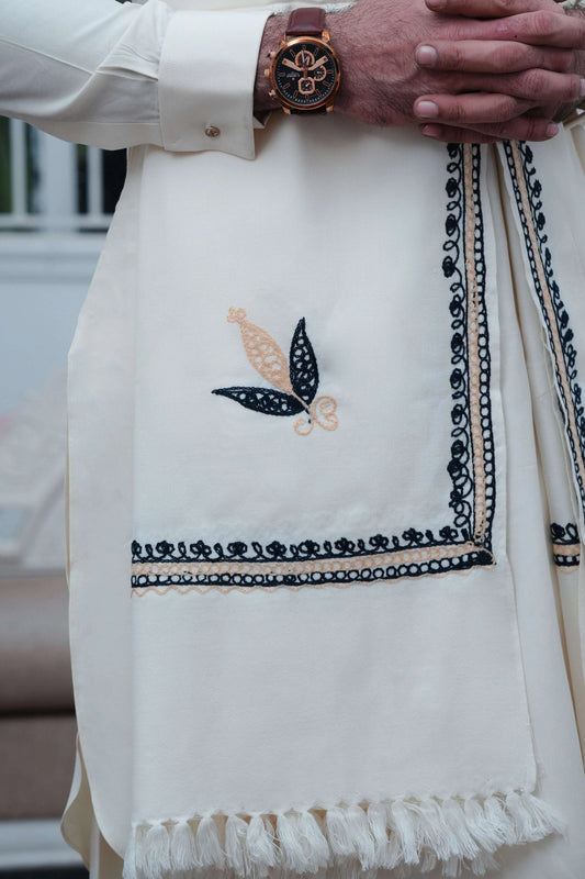 Shawl with-Embroidery-Cover-Wear Manzar